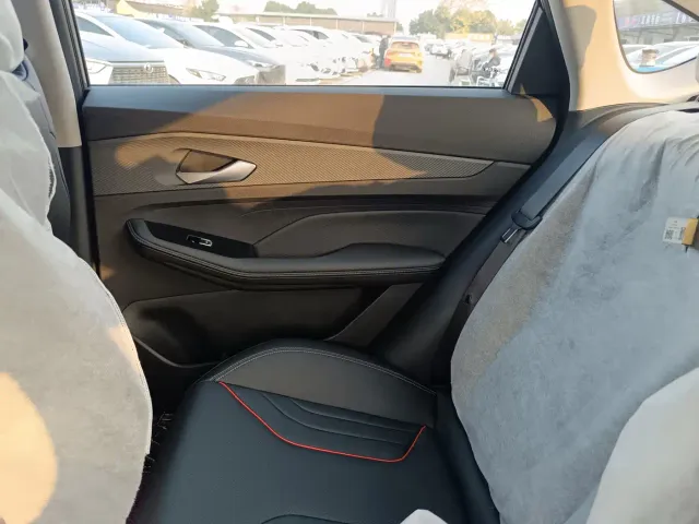 Geely Binrui — Фото автомобиля 11