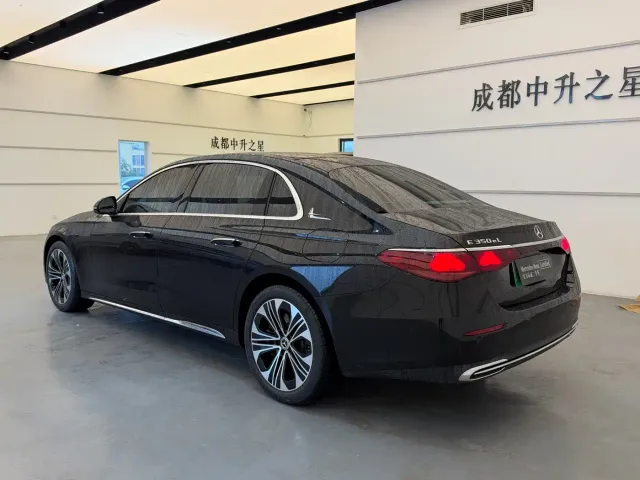 Mercedes-Benz E-Class — Фото автомобиля 5