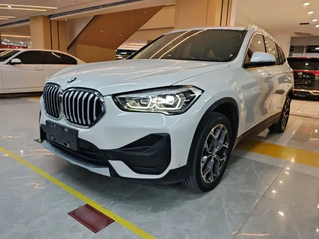 Фотография автомобиля — BMW X1