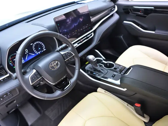 Toyota Highlander — Фото автомобиля 16