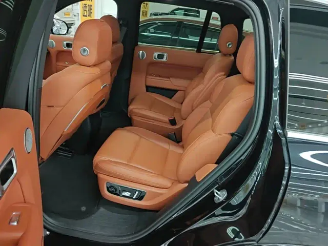 Li Auto L8 — Фото автомобиля 16