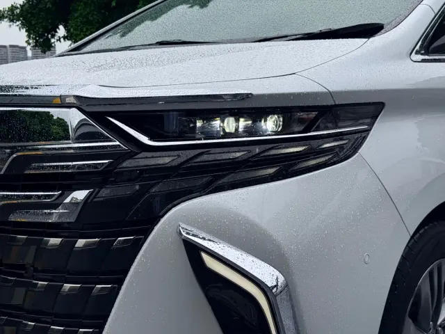 Toyota Alphard — Фото автомобиля 22