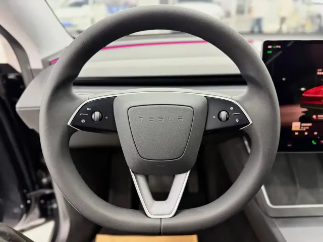 Tesla Model Y — Фото автомобиля 12