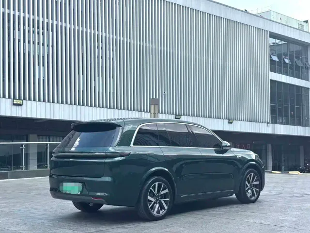 Li Auto L8 — Фото автомобиля 7