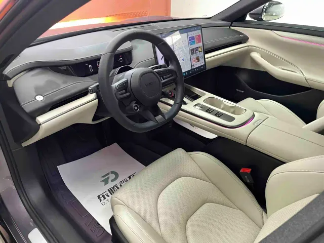 Xiaomi SU7 — Фото автомобиля 11