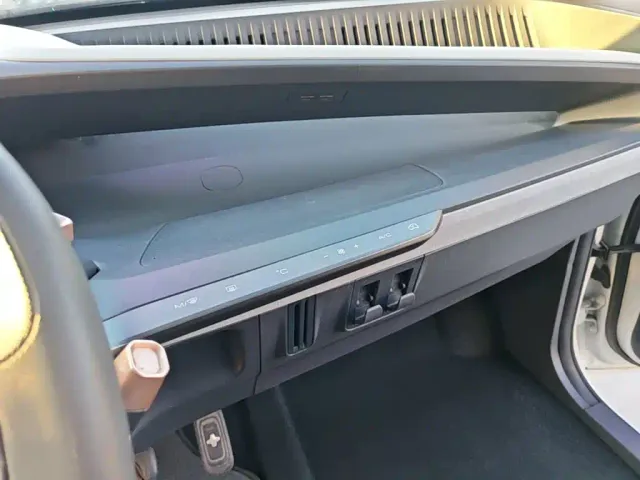 Wuling NanoEV — Фото автомобиля 12