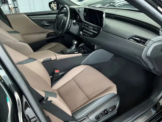Lexus ES — Фото автомобиля 8