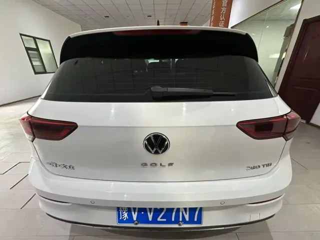 Volkswagen Golf — Фото автомобиля 9