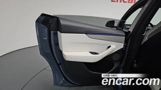 Tesla Model Y — Фото автомобиля 24
