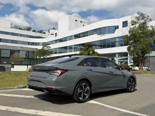 Hyundai Elantra — Фото автомобиля 6