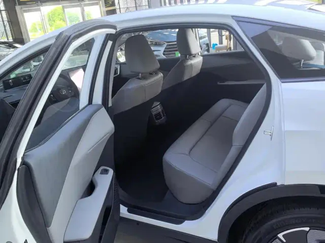 Toyota bZ3 — Фото автомобиля 11