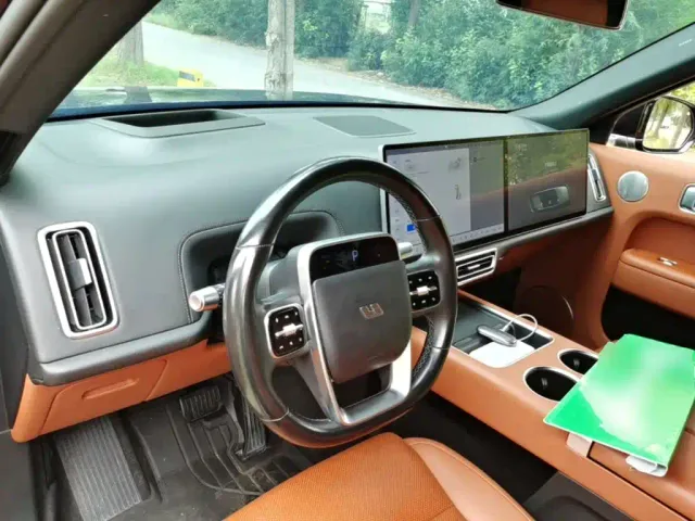 Li Auto L8 — Фото автомобиля 9
