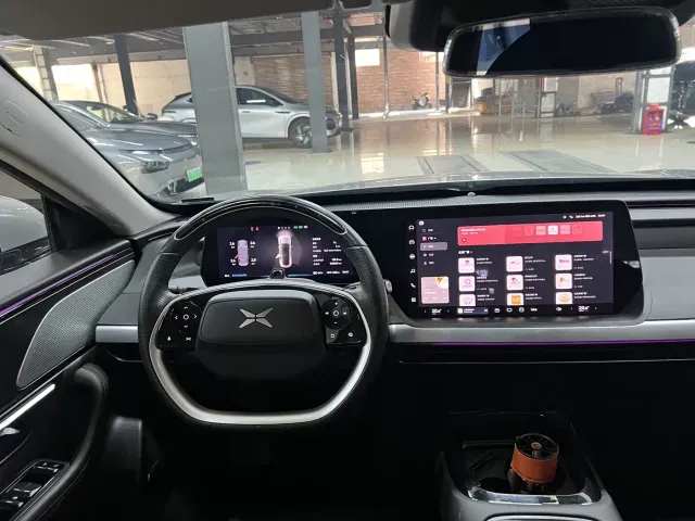 Xpeng P7 — Фото автомобиля 9