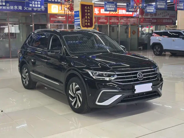 Volkswagen Tiguan L — Фото автомобиля 3