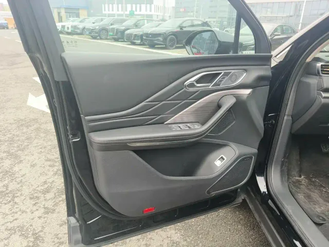 Hongqi HS7 PHEV — Фото автомобиля 4