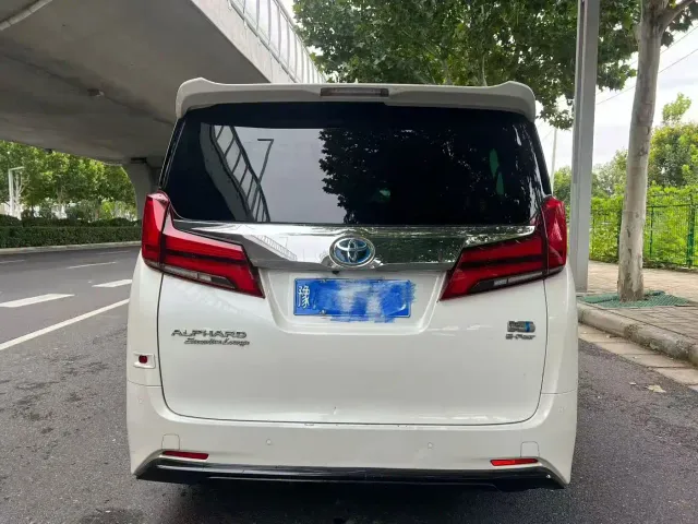 Toyota Alphard — Фото автомобиля 8