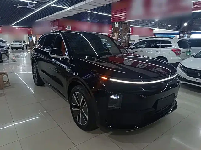 Li Auto L6 — Фото автомобиля 3