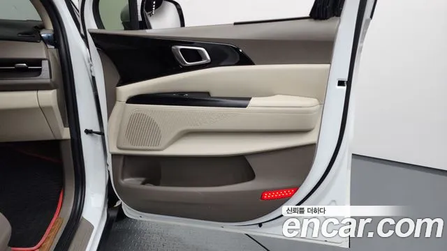 Kia Carnival Generation 4 — Фото автомобиля 14