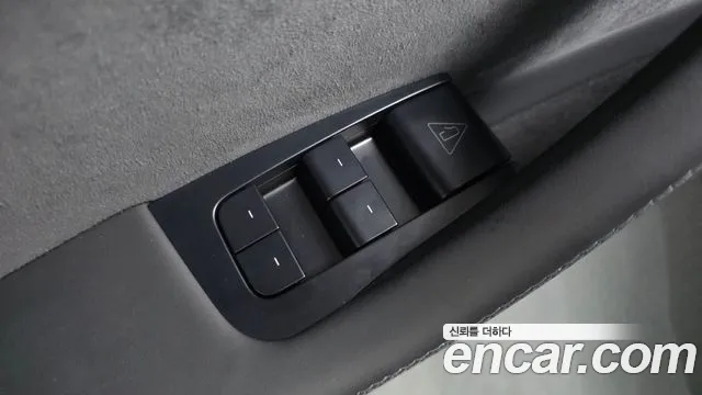 Tesla Model Y — Фото автомобиля 30