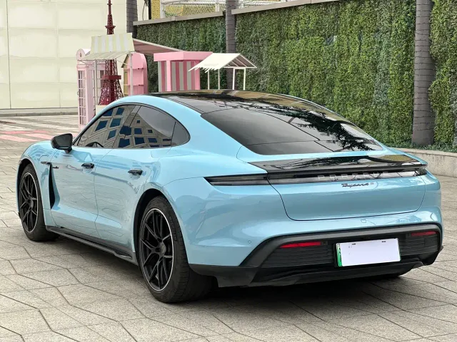 Porsche Taycan — Фото автомобиля 4