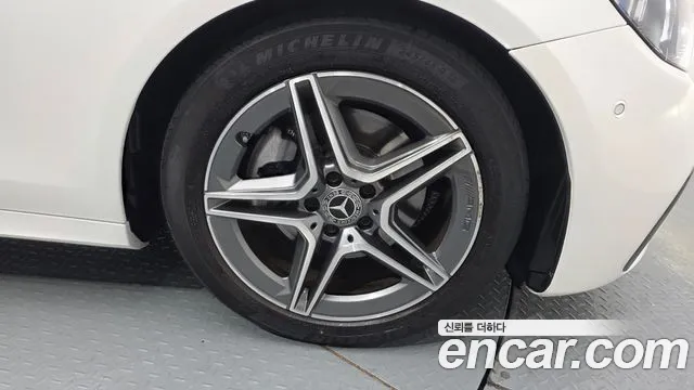 Mercedes-Benz E-Class — Фото автомобиля 20