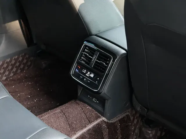 Volkswagen Passat — Фото автомобиля 13