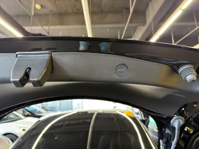 Tesla Model 3 — Фото автомобиля 9