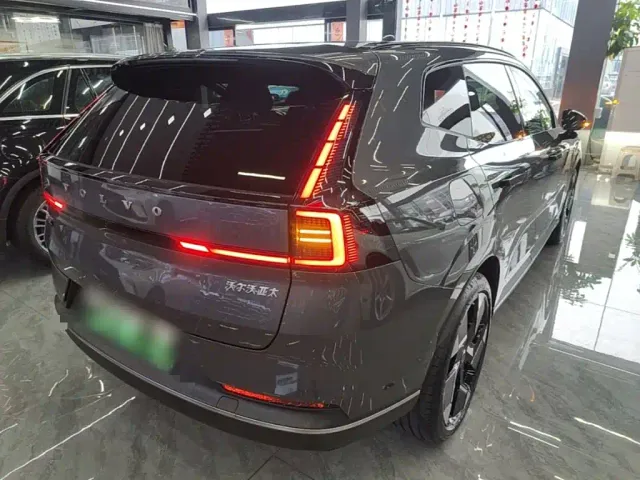 Volvo XC70 Plug-in Hybrid — Фото автомобиля 6