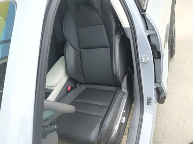 Lynk & Co Lynk & Co 06 EM-P 2023 EM-P 56 Standard Range Pro — Фото автомобиля 14