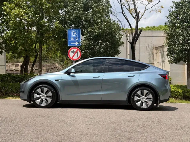 Tesla Model Y — Фото автомобиля 7