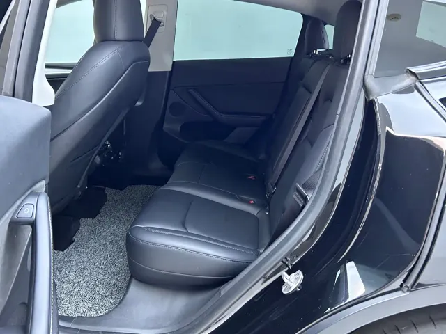 Tesla Model Y — Фото автомобиля 9