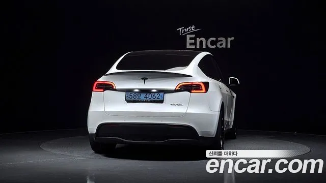 Tesla Model Y — Фото автомобиля 3