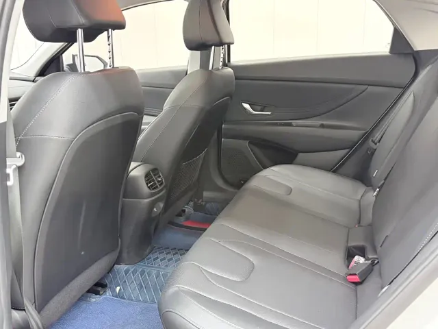 Hyundai Elantra — Фото автомобиля 16