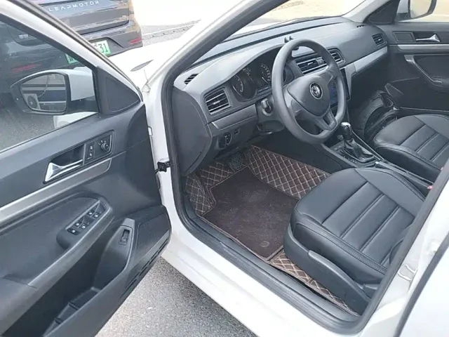 Volkswagen Lavida — Фото автомобиля 15