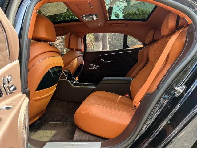 Bentley Flying Spur — Фото автомобиля 9