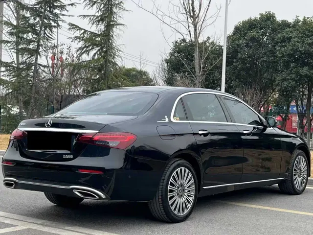 Mercedes-Benz E-Class — Фото автомобиля 7