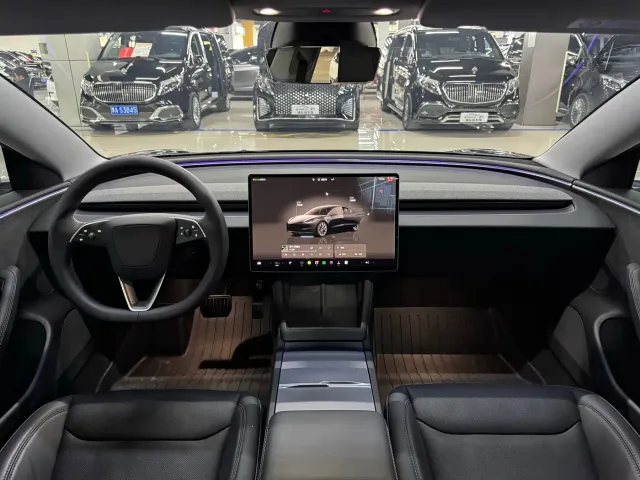 Tesla Model 3 — Фото автомобиля 5