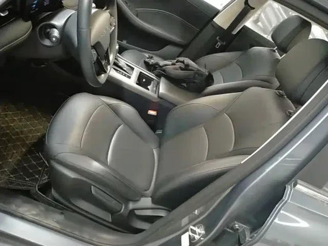 Roewe i5 — Фото автомобиля 14