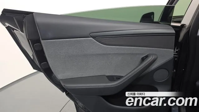 Tesla Model Y — Фото автомобиля 13