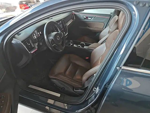 Volvo S60 — Фото автомобиля 14