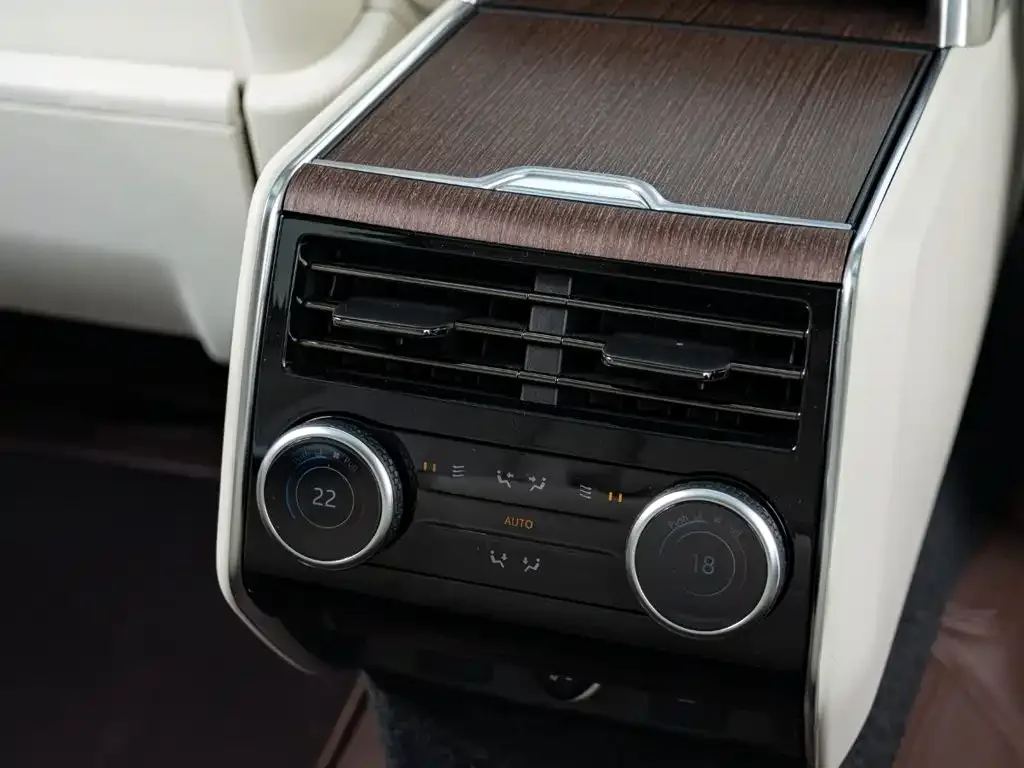 Land Rover Range Rover 2023 Facelift 3.0 L6 400PS Prosperity Extended Version — Фото автомобиля 23