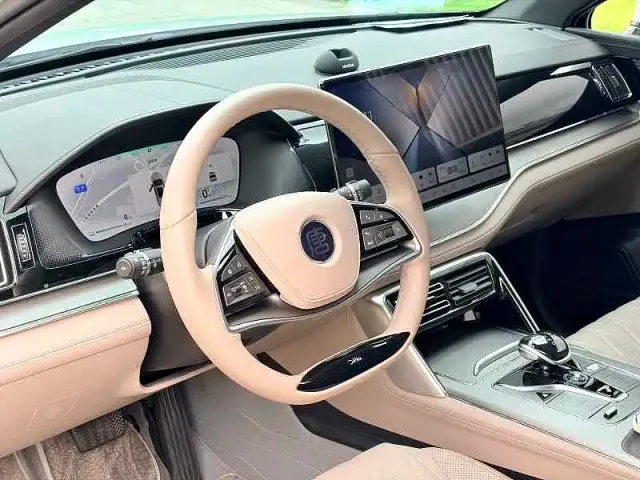 BYD Tang — Фото автомобиля 4