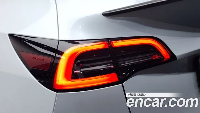 Tesla Model Y — Фото автомобиля 19