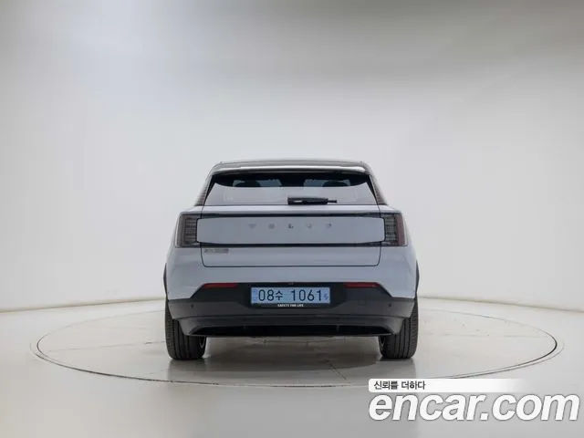 Volvo EX30 — Фото автомобиля 5