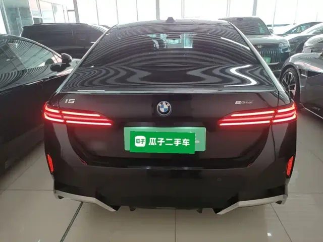 BMW i5 — Фото автомобиля 5