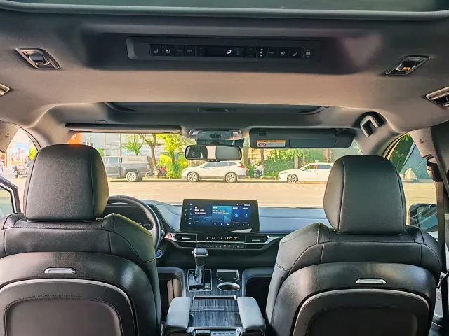 Toyota Sienna — Фото автомобиля 9