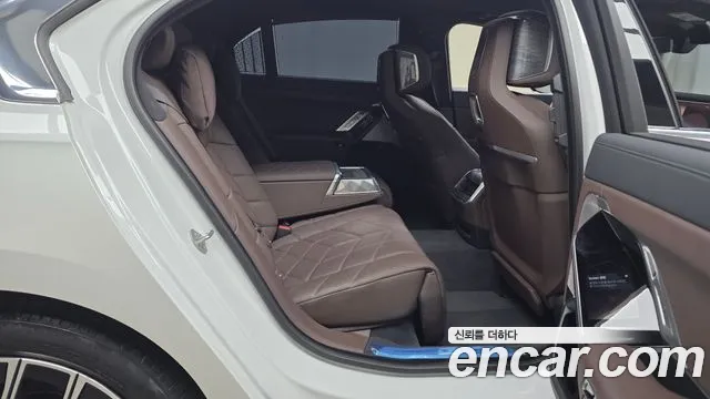 BMW 7-Series 7 серия (G70) 740i sDrive M Sport — Фото автомобиля 9