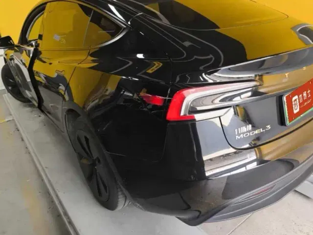 Tesla Model 3 — Фото автомобиля 3