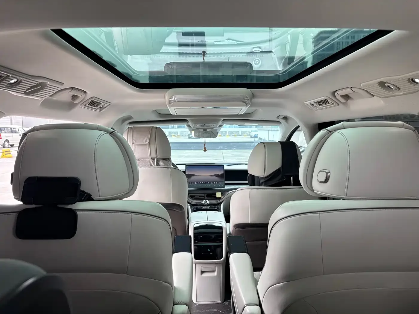 Denza Denza D9 2022 DM-i 1040 Premium — Фото автомобиля 13