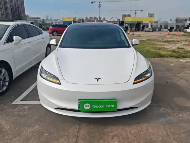 Tesla Model 3 2025 Model Year Facelift Rear-Wheel Drive — Фото автомобиля 2